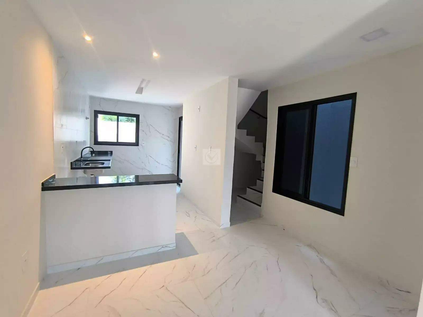 Casa duplex em área de expansão