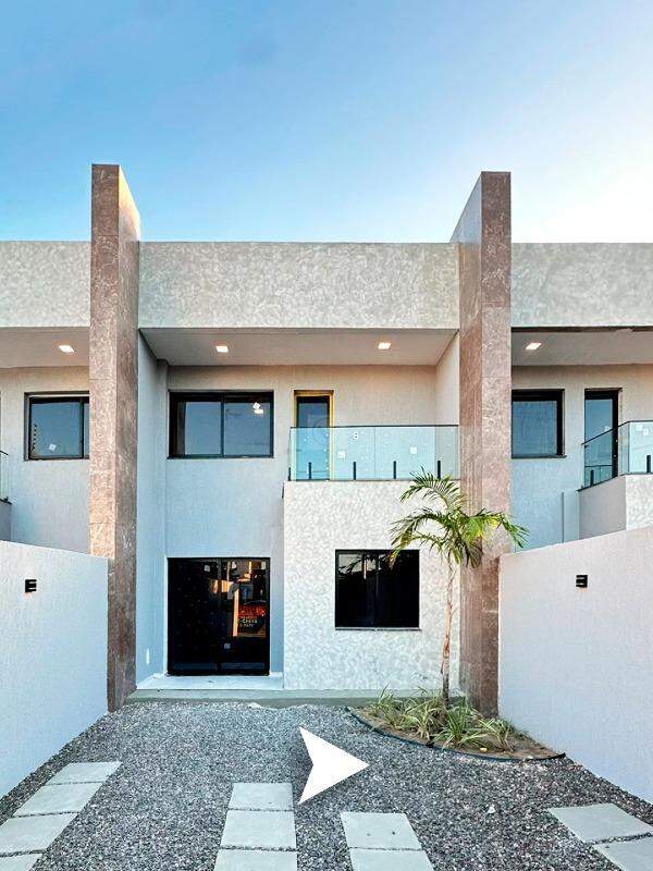 Casa duplex em área de expansão