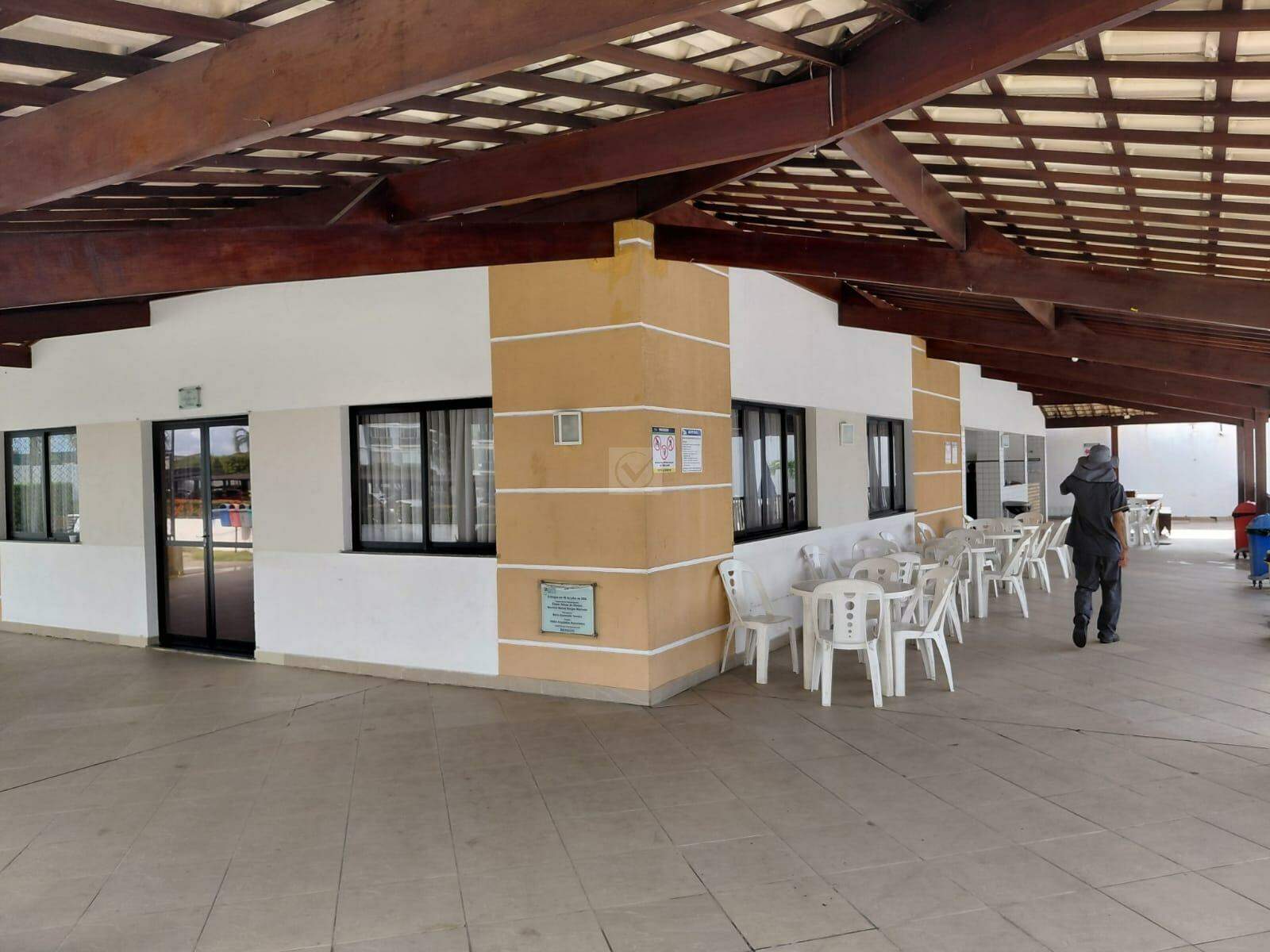 Apartamento de 68m² em localização privilegiada, bem em frente a uma praça encantadora. - Foto 13