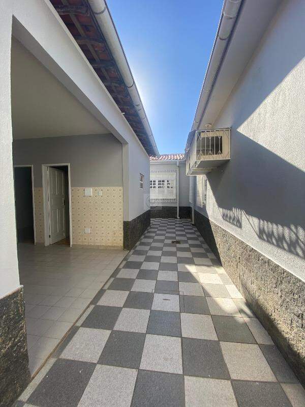 Excelente Casa Térrea em Localização Privilegiada – 238m² de Conforto e Praticidade! - Foto 17