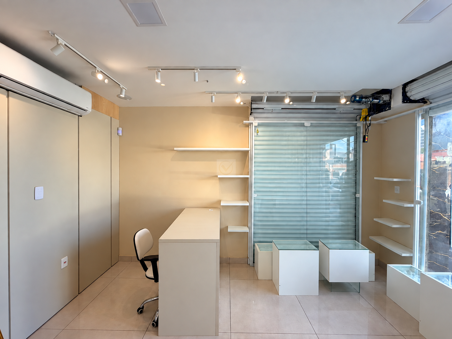 Sala Comercial com estrutura para loja, com localização estratégica - Foto 8