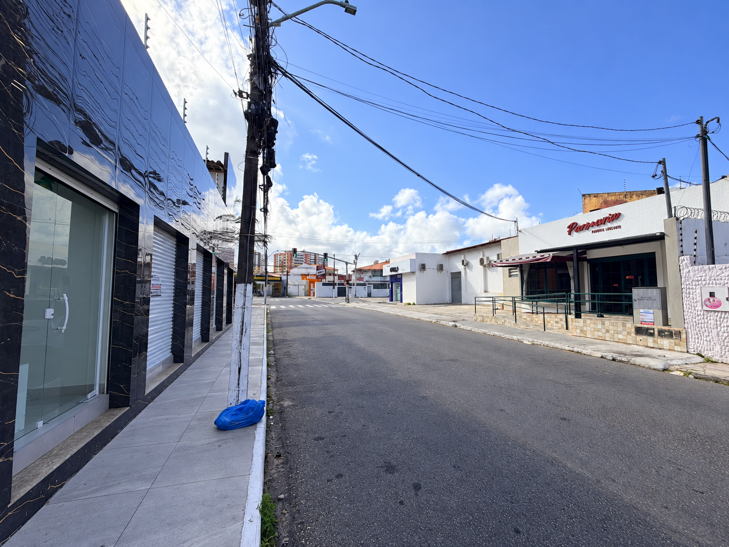 Sala Comercial com estrutura para loja, com localização estratégica - Foto 4