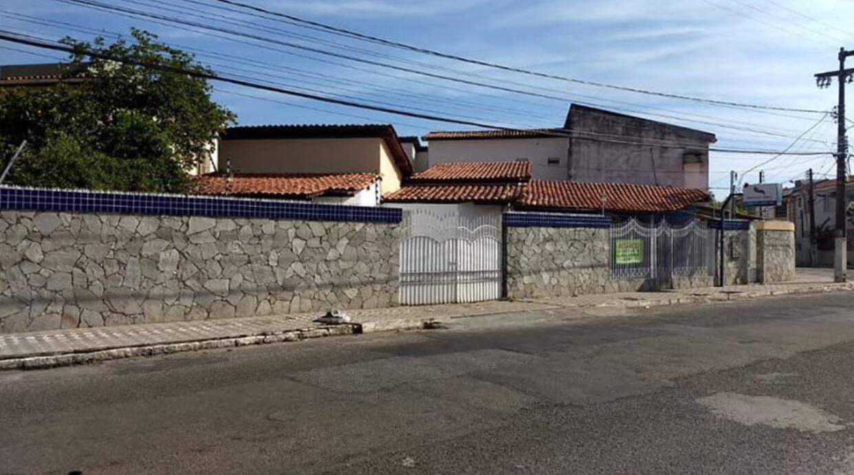 Casa Comercial à venda, 5 quartos, 3 suítes, 1 vaga, Grageru - Aracaju/SE