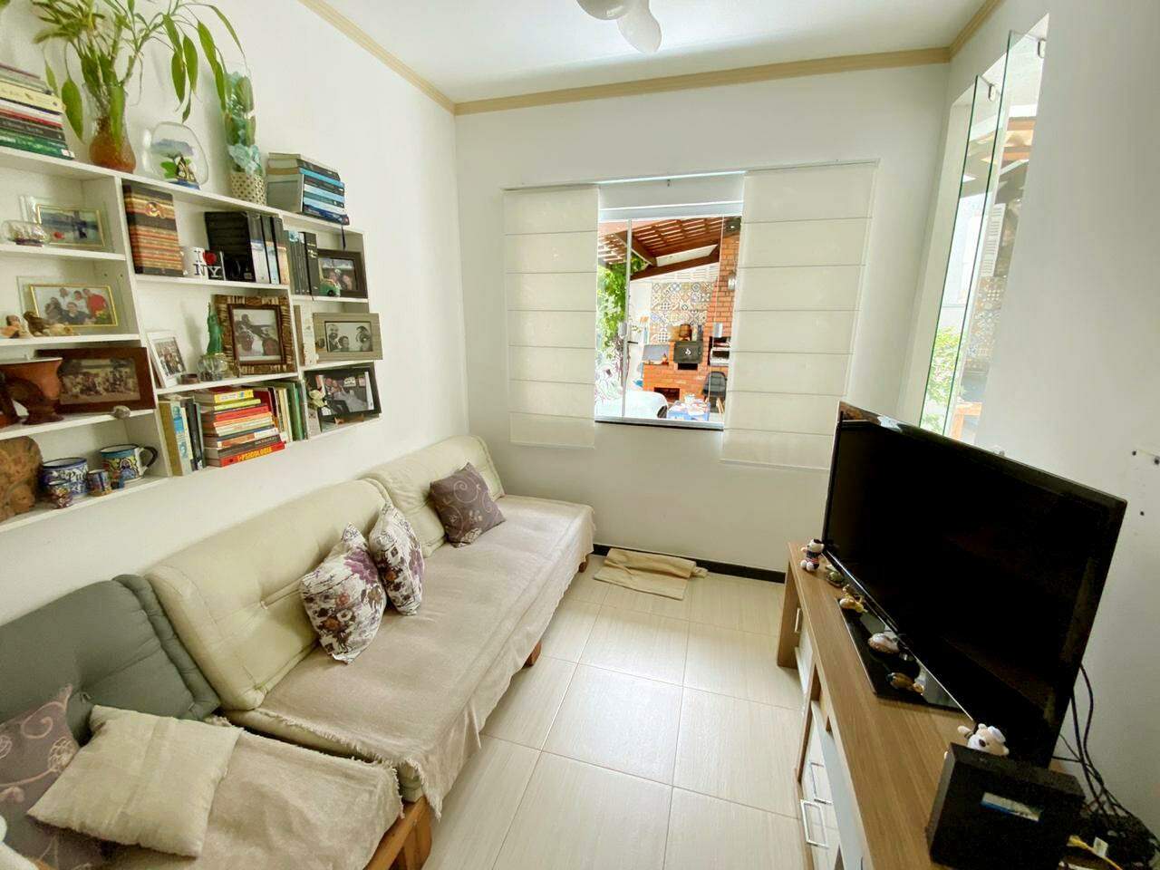 Condomínio residencial com 03 casas MOBILIADAS no Bairro Aruana com piscina - Foto 3