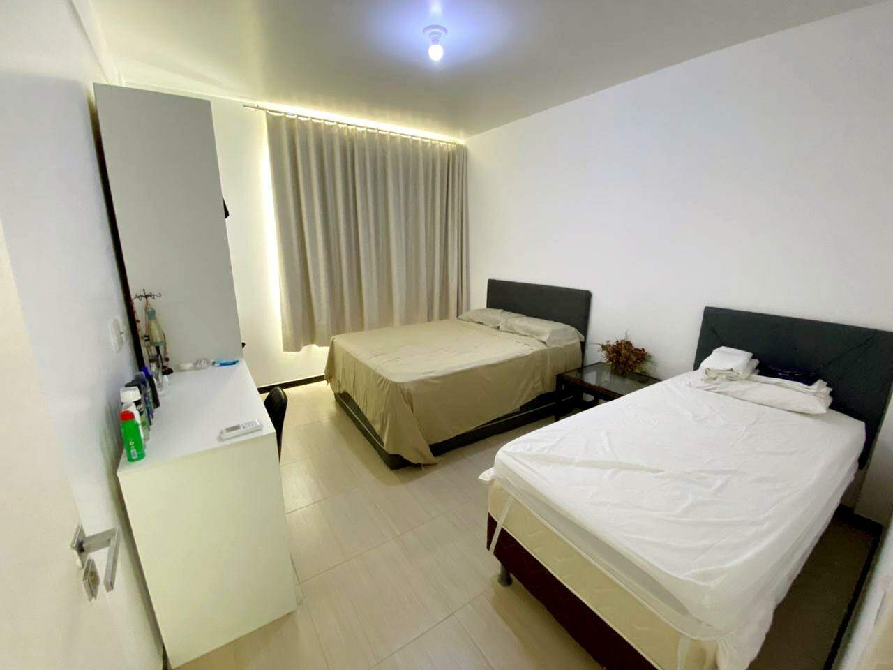 Condomínio residencial com 03 casas MOBILIADAS no Bairro Aruana com piscina - Foto 9