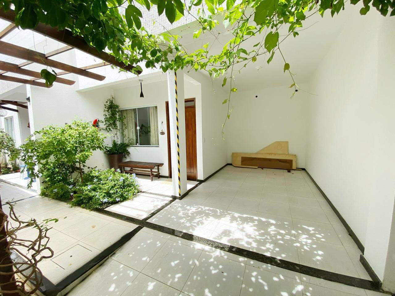 Condomínio residencial com 03 casas MOBILIADAS no Bairro Aruana com piscina - Foto 18