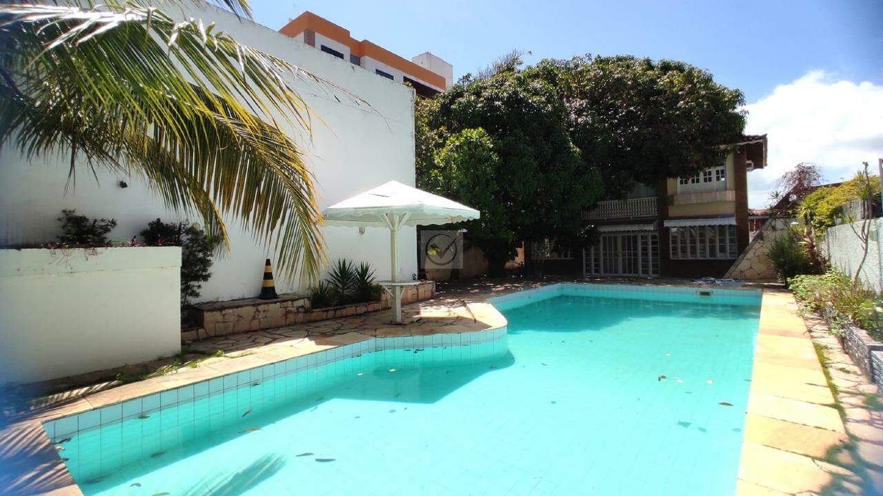 Casa na coroa do meio com piscina