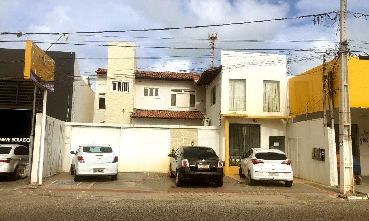 Casa Residencial ou Comercial de 2 pavimentos no Bairro Coroa do Meio