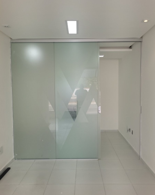 LOCAÇÃO | Sala Comercial em Galeria com Estacionamento Privativo - Bairro Coroa do Meio - Foto 6