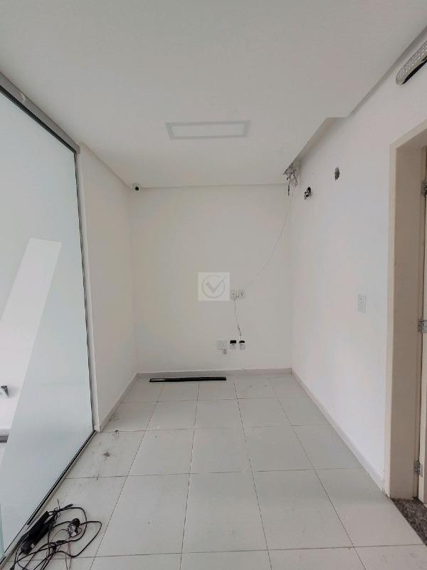 LOCAÇÃO | Sala Comercial em Galeria com Estacionamento Privativo - Bairro Coroa do Meio - Foto 11