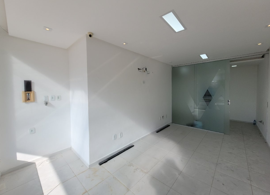 LOCAÇÃO | Sala Comercial em Galeria com Estacionamento Privativo - Bairro Coroa do Meio - Foto 5