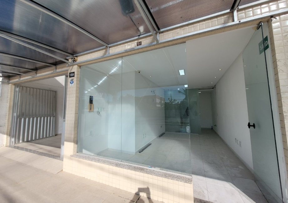 LOCAÇÃO | Sala Comercial em Galeria com Estacionamento Privativo - Bairro Coroa do Meio