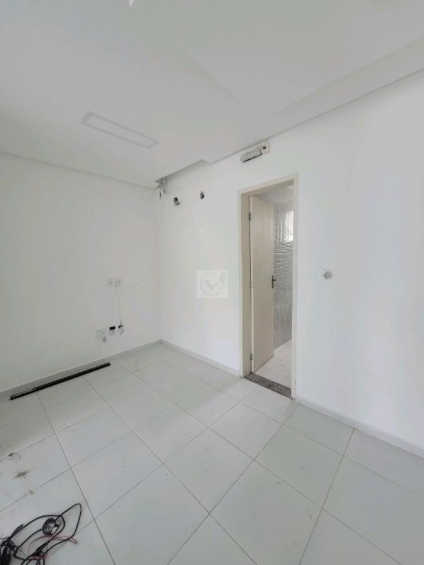 LOCAÇÃO | Sala Comercial em Galeria com Estacionamento Privativo - Bairro Coroa do Meio - Foto 9