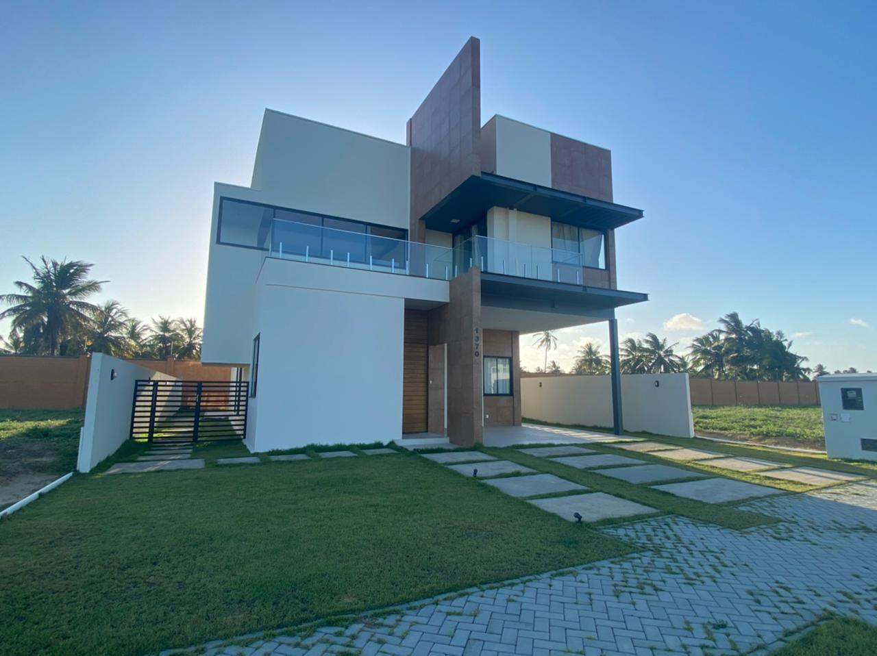 Viva o Luxo e a Amplitude no Alphaville Sergipe: Casa dos Sonhos com Vista para o Mar e Lagoa!