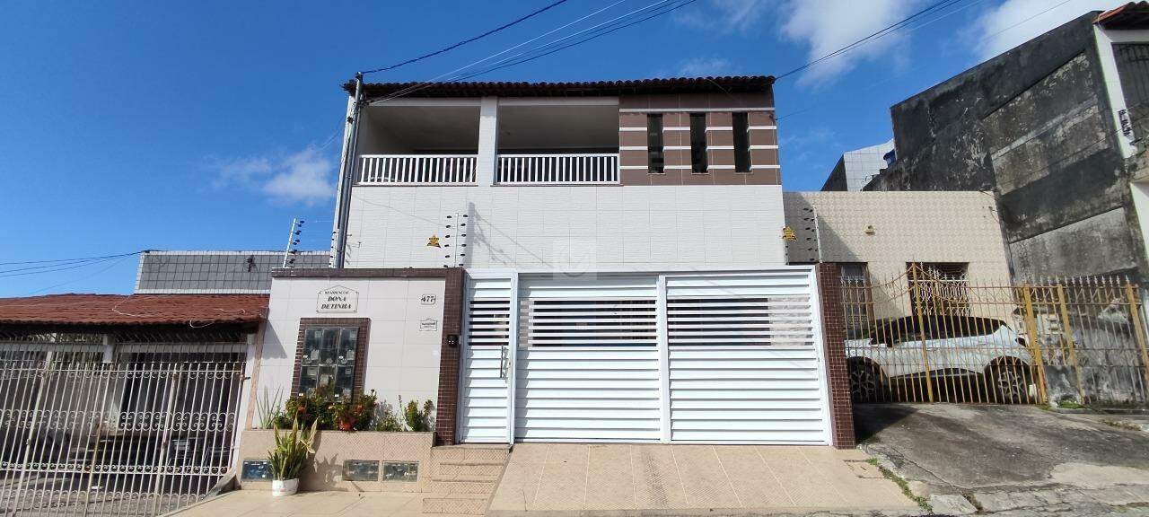 Casa em condominio à venda, 8 quartos, 2 suítes, 1 vaga, Dezoito do Forte - Aracaju/SE