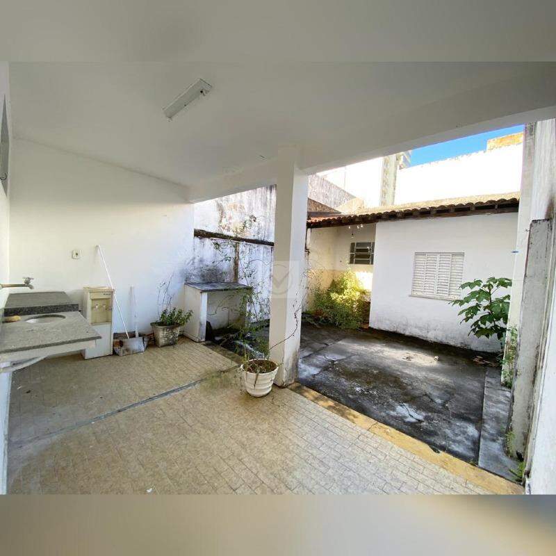 Oportunidade de Investimento: Casa Comercial no Bairro São José - Foto 8