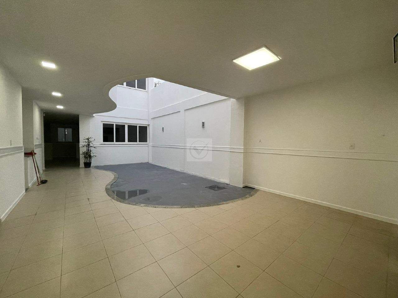 É a oportunidade de ter o seu negócio neste imóvel amplo e bem localizado. - Foto 10