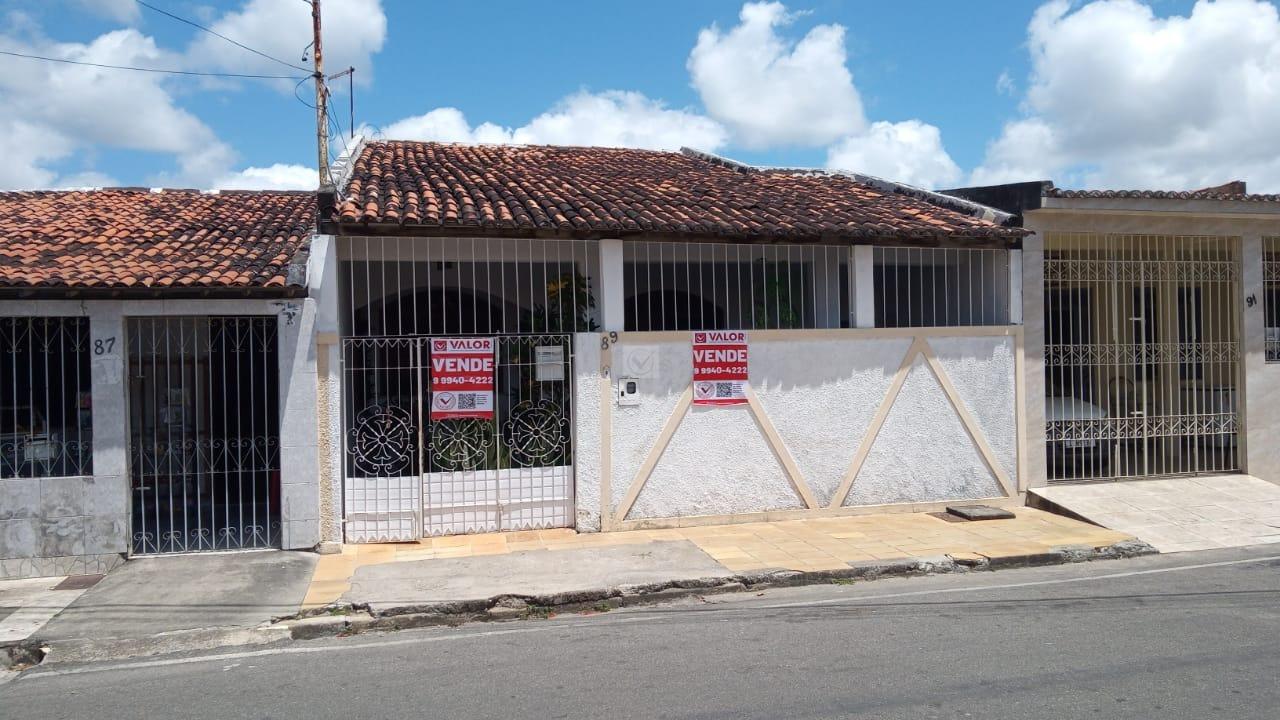 CASA NO CONJUNTO JOÃO ALVES