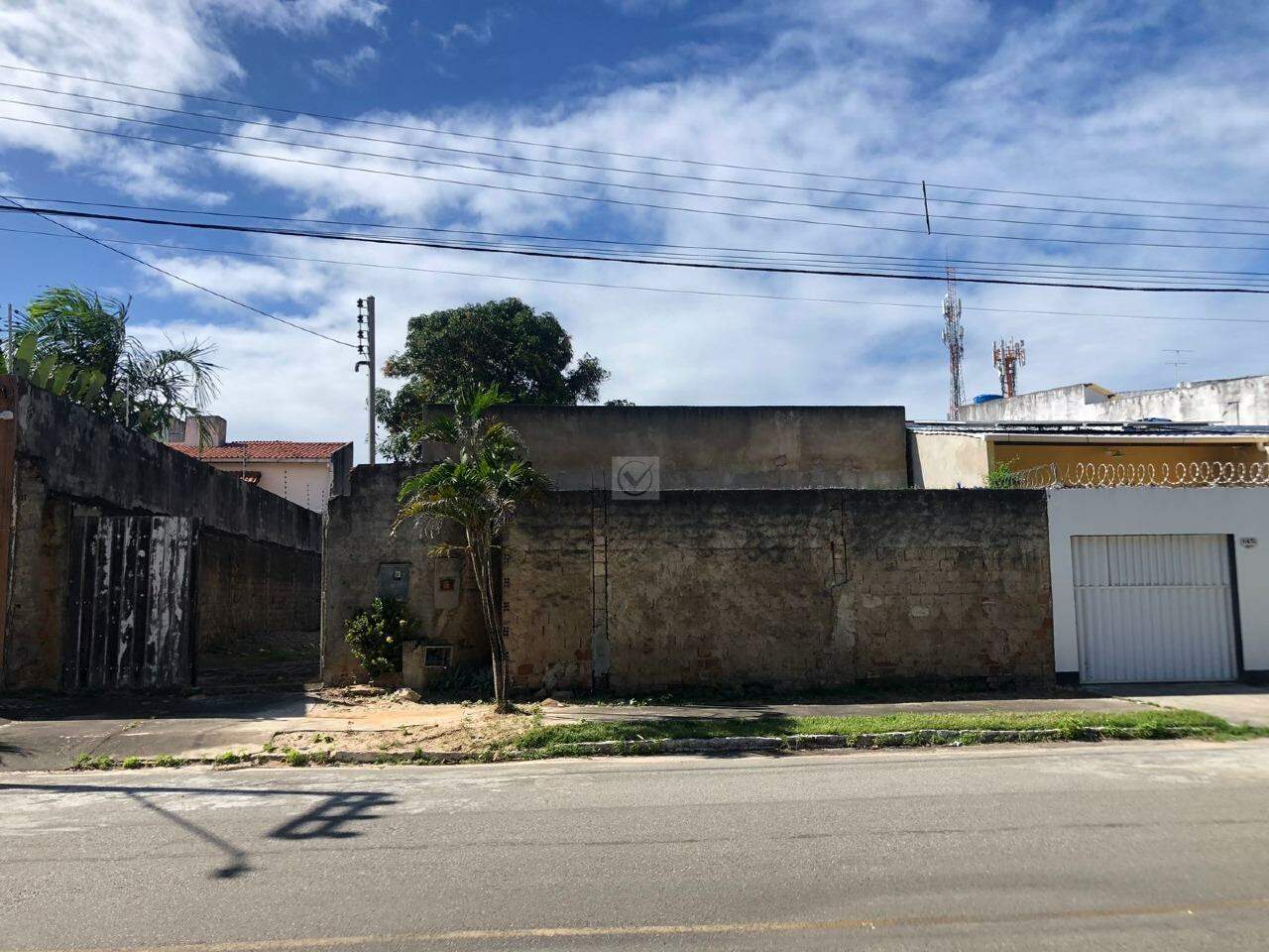 Lote comercial a venda no bairro Aruana