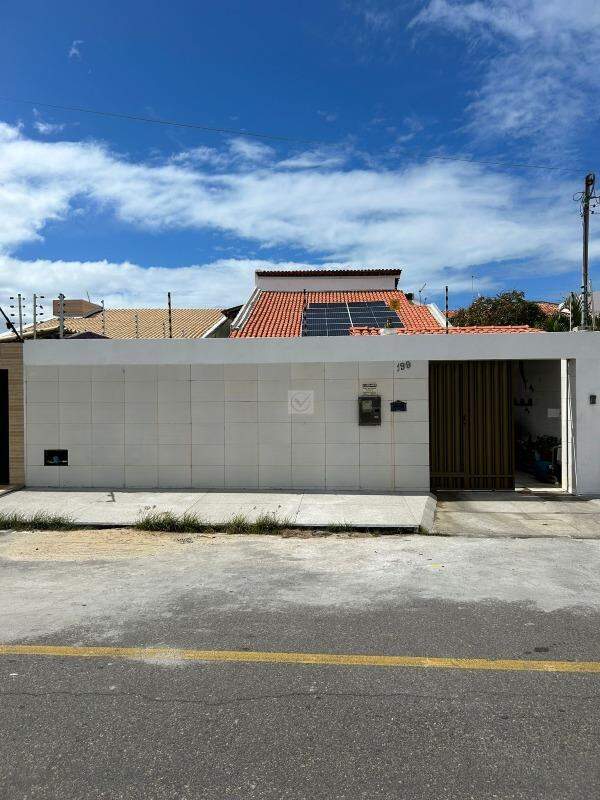Excelente casa dúplex na Atalaia, com uma ótima oportunidade de morar duas quadras da Orla de Aracaju.