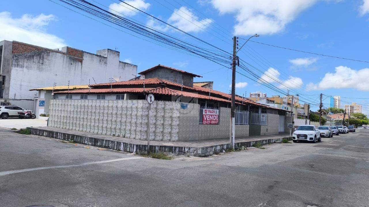 Casa de Esquina no Bairro Salgado Filho