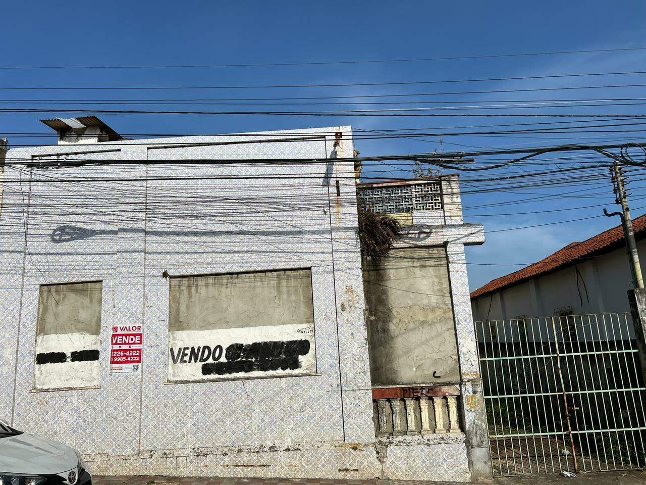 Venda - Terreno na Rua Simão Dias