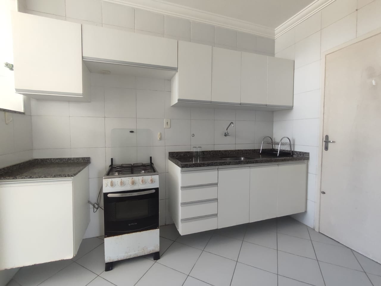 Apartamento locado para investimento com 3 quartos, sendo 2 suítes próximo a orla de Atalaia - Foto 10