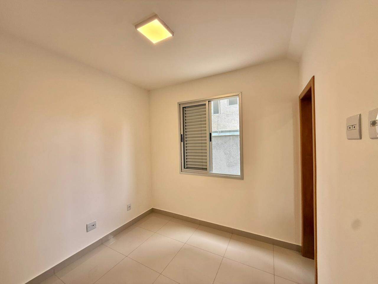 Apartamento com área privativa 2 quartos à venda no Vila Paris: 