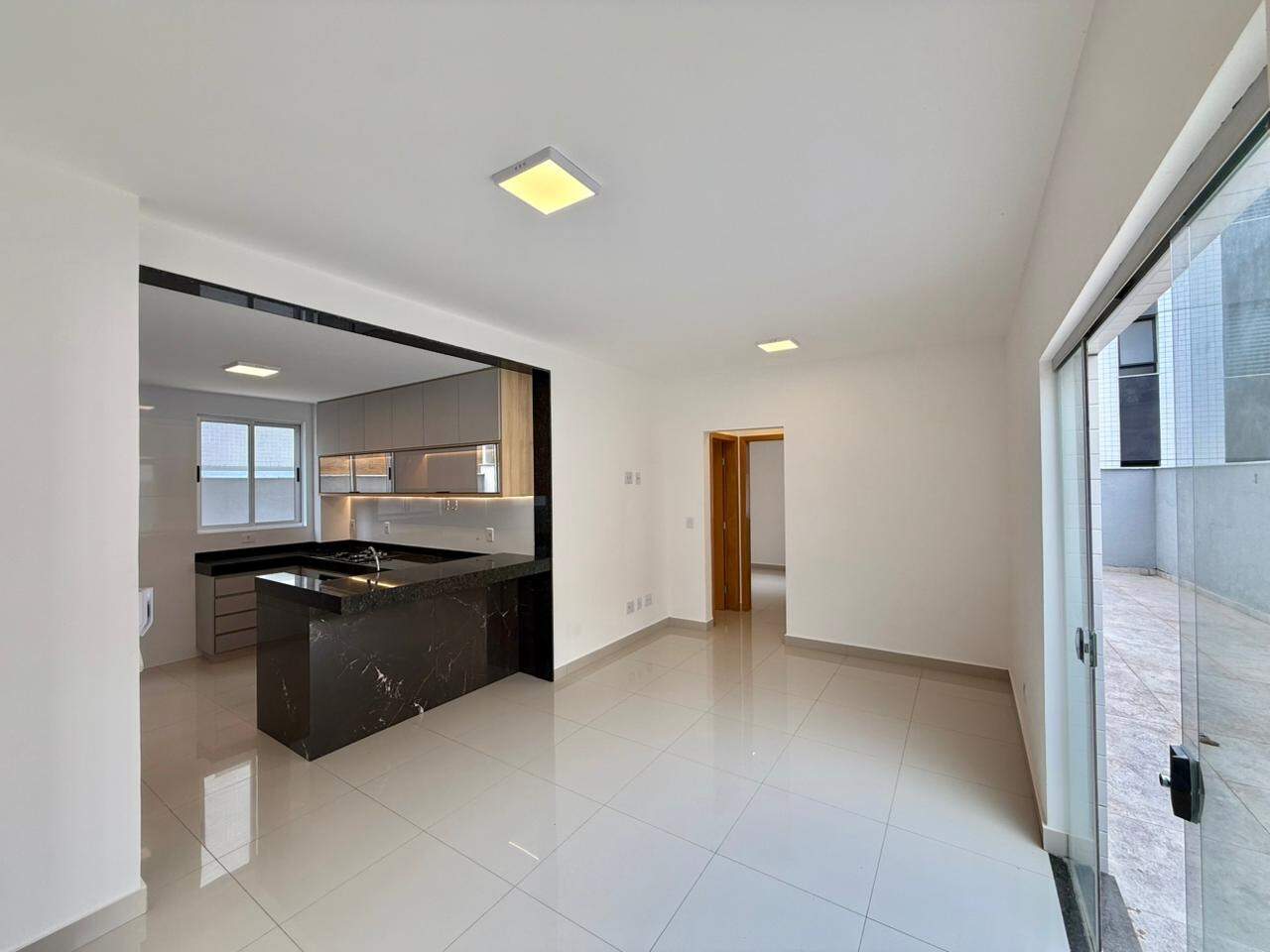 Apartamento com área privativa 2 quartos à venda no Vila Paris: 
