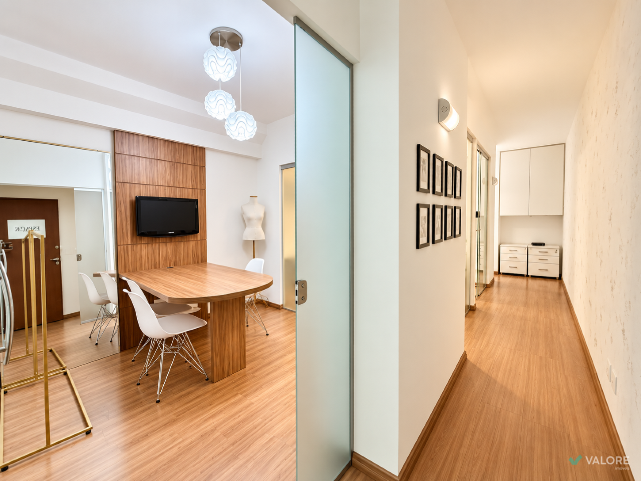 Sala à venda no Vila da Serra: 