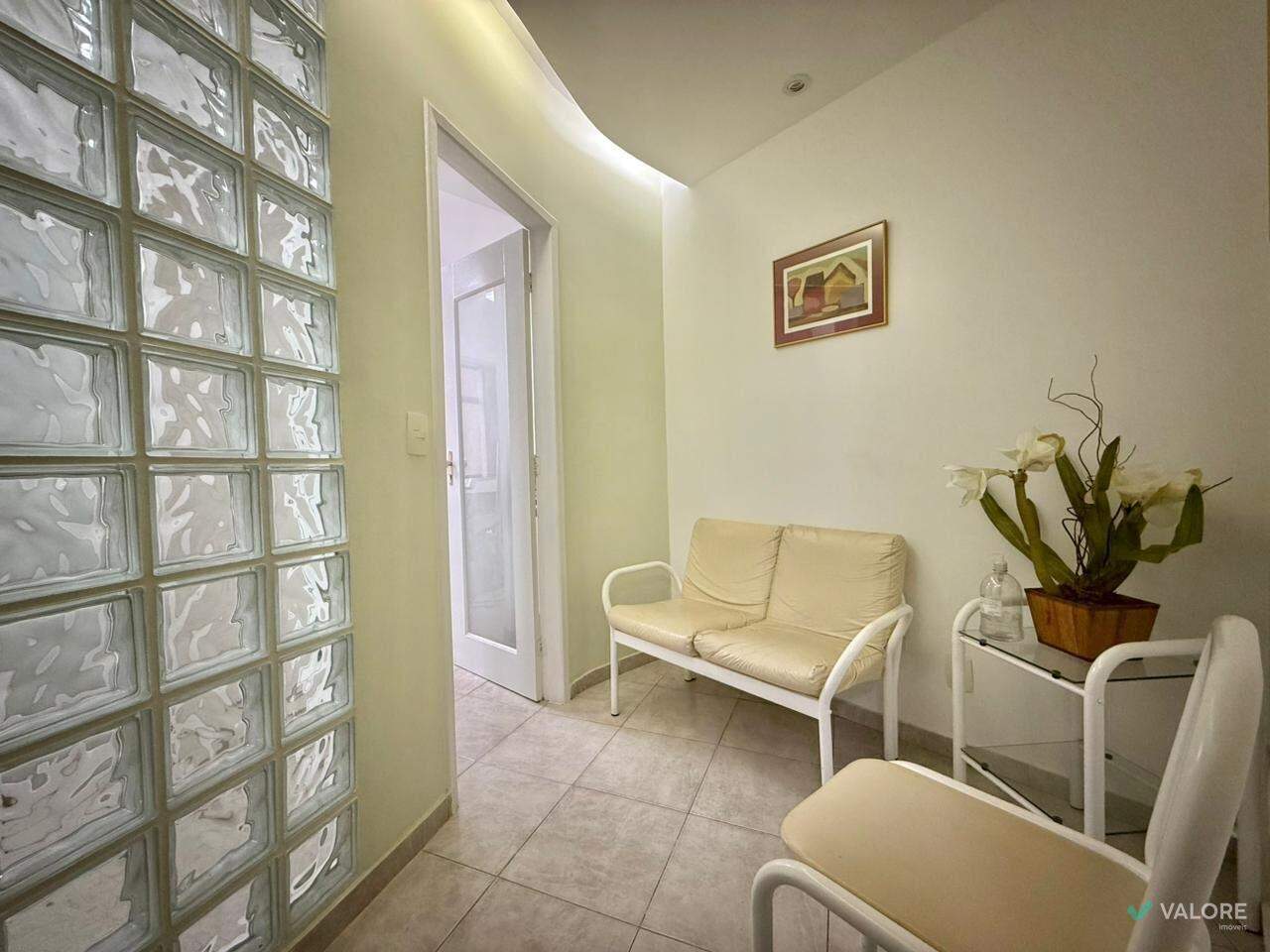 Sala à venda no Lourdes: 