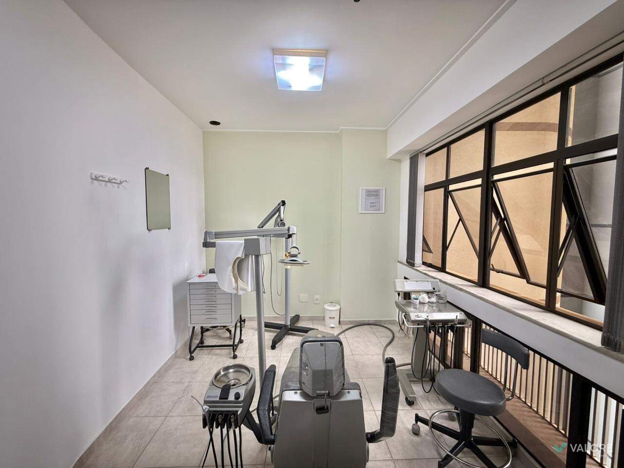 Sala à venda no Lourdes: 