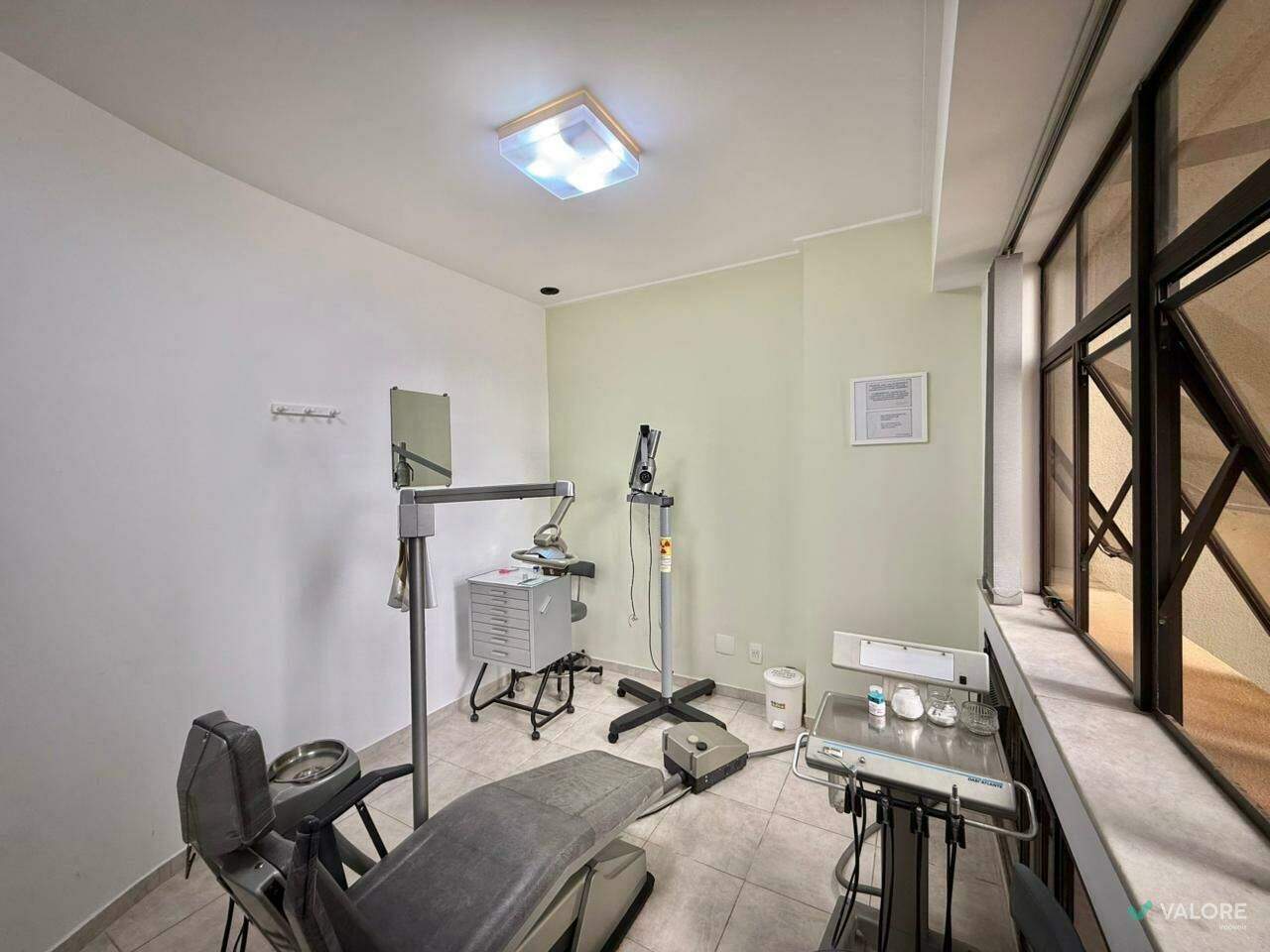 Sala à venda no Lourdes: 