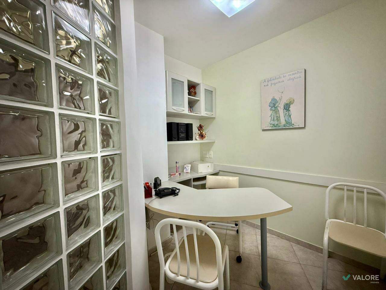 Sala à venda no Lourdes: 