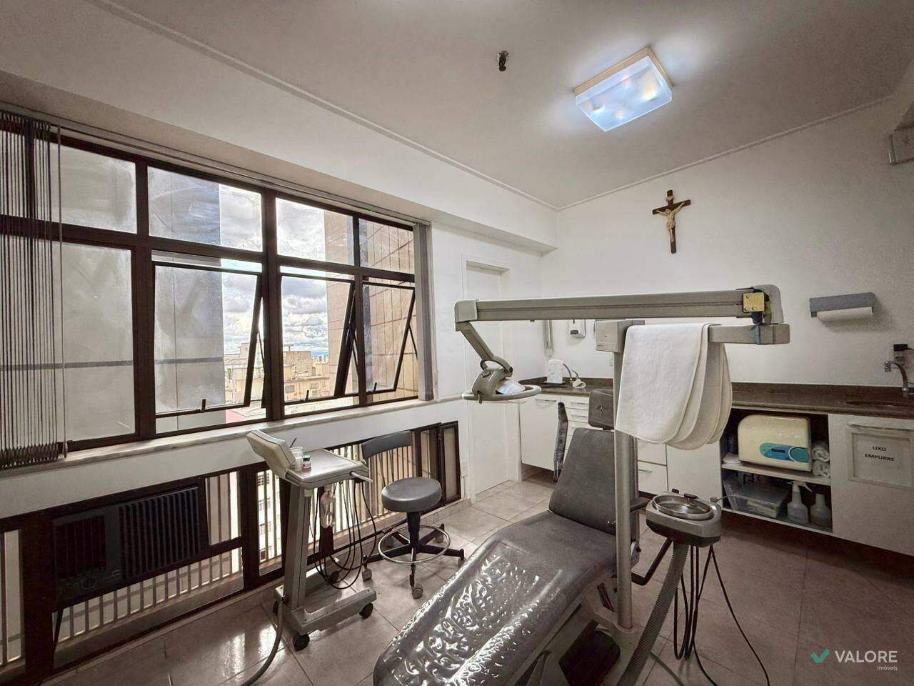 Sala à venda no Lourdes: 