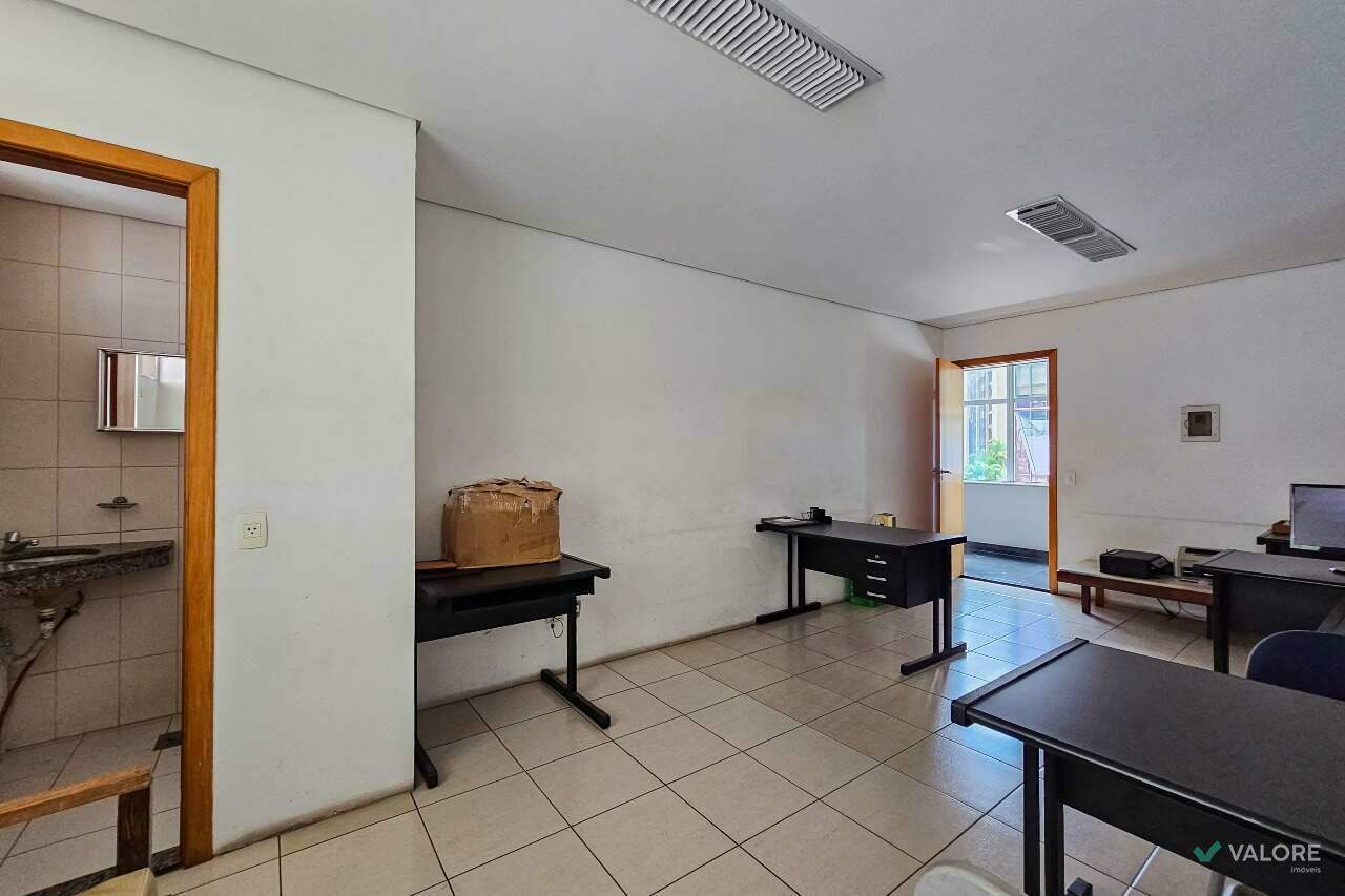 Sala para aluguel no Santo Agostinho: 