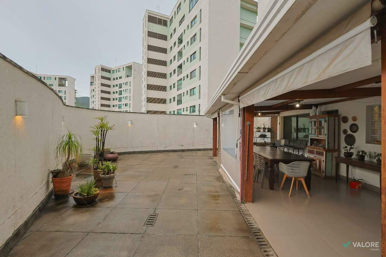Apartamento com área privativa 4 quartos para aluguel no Vale dos Cristais: 