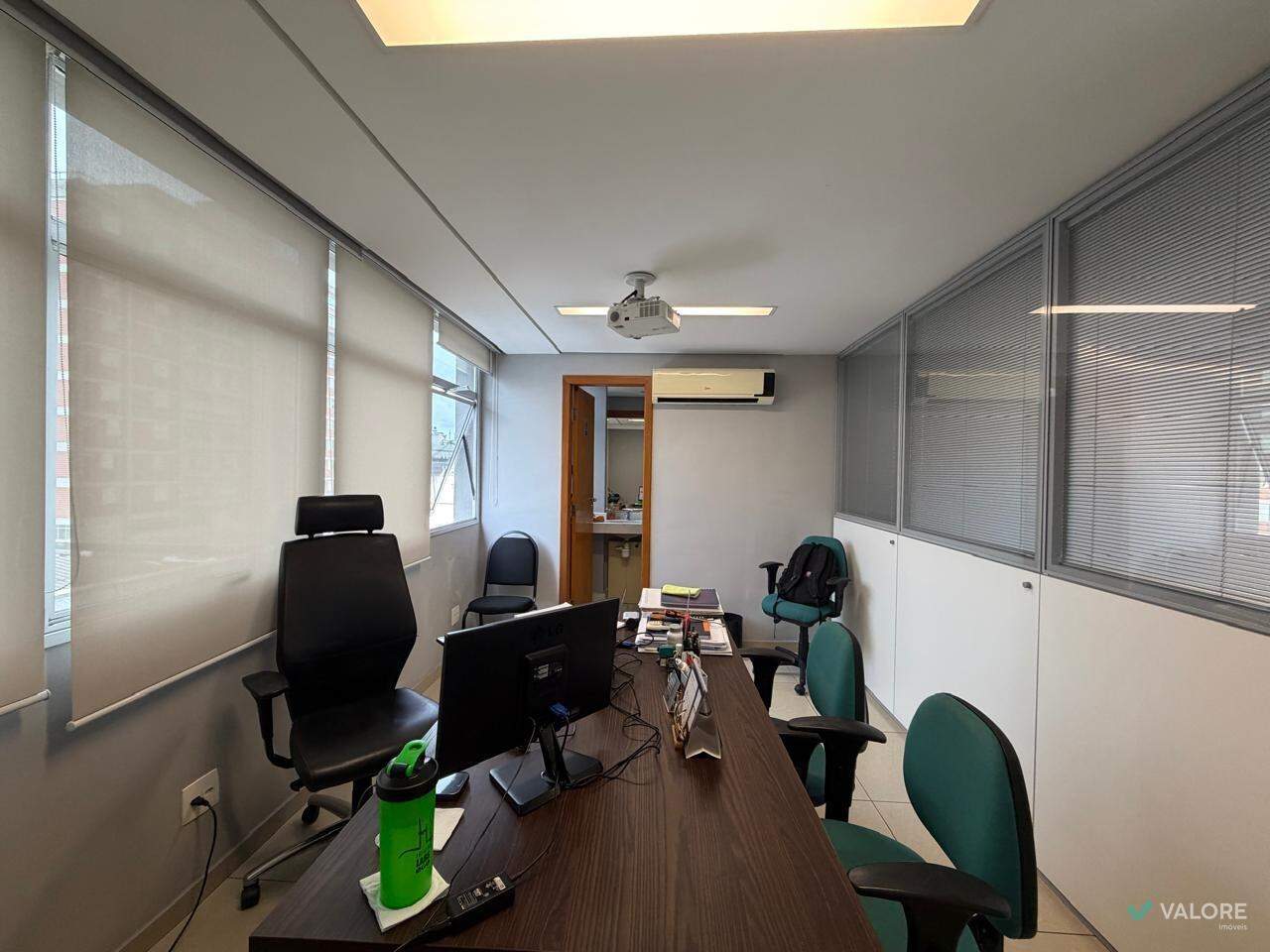 Sala à venda no Santo Agostinho: 