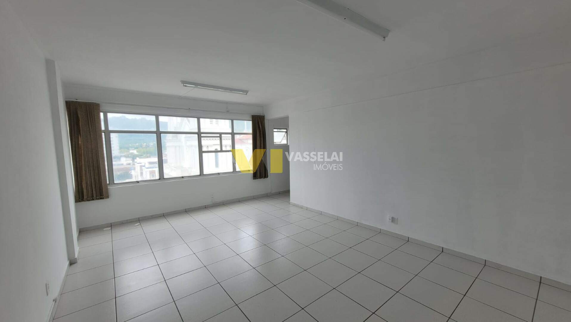 Sala para aluguel no Centro: WhatsApp Image 2024-01-17 at 10.46.45.jpeg