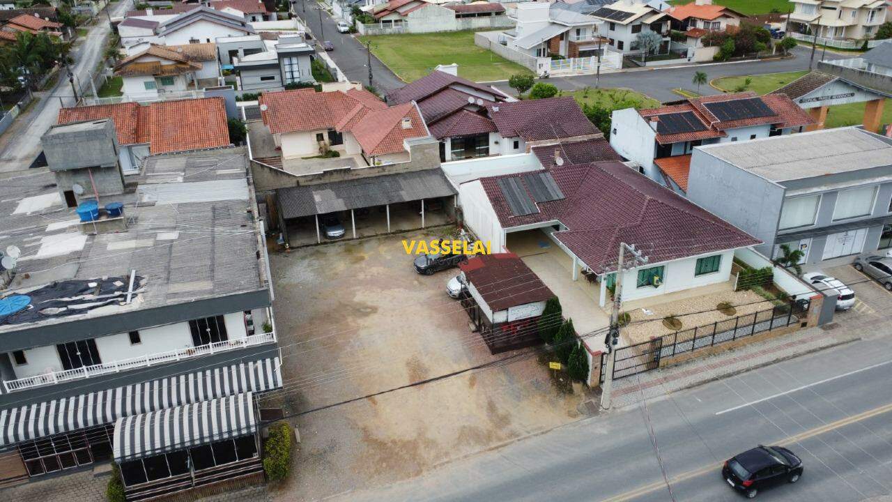 Terreno à venda no Fundo Canoas: 