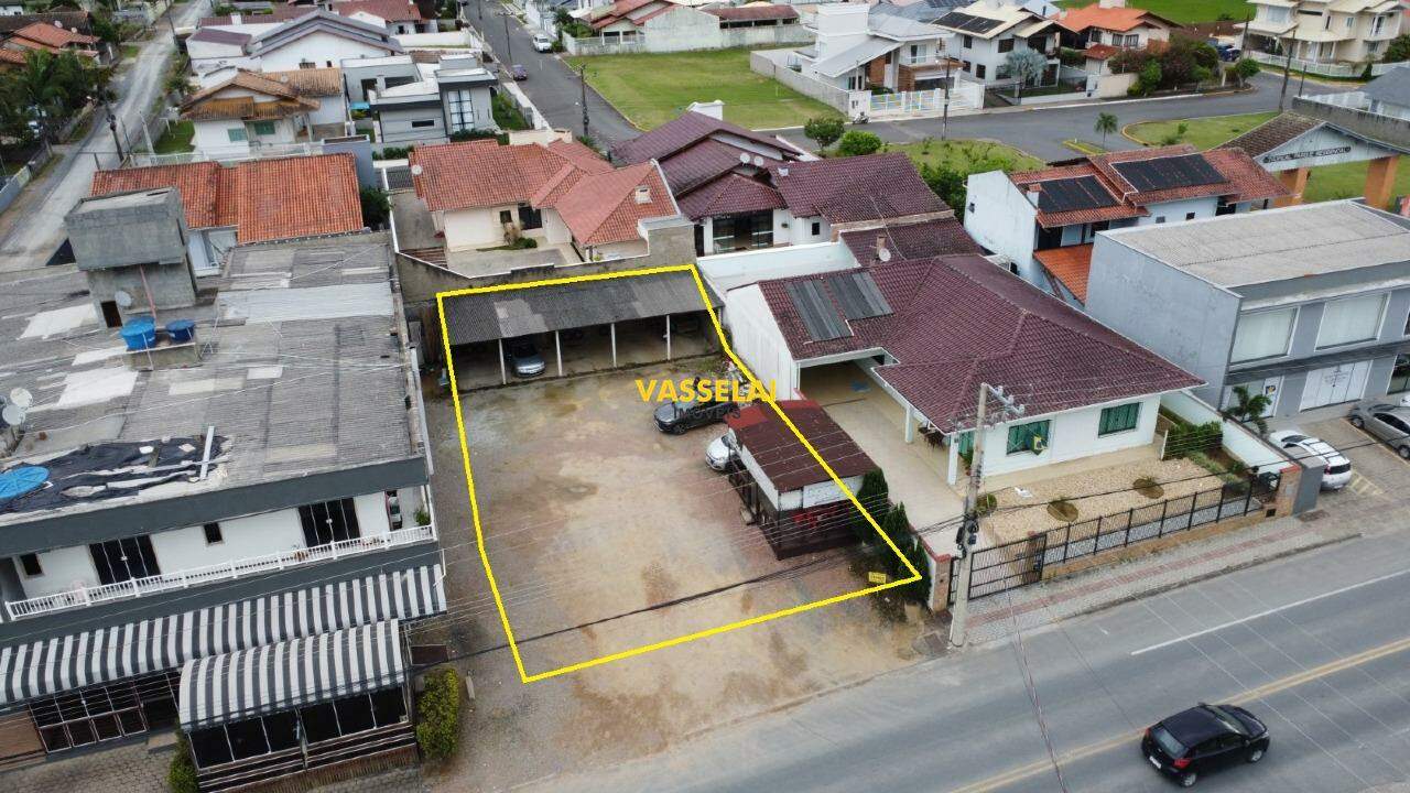 Terreno à venda no Fundo Canoas: 
