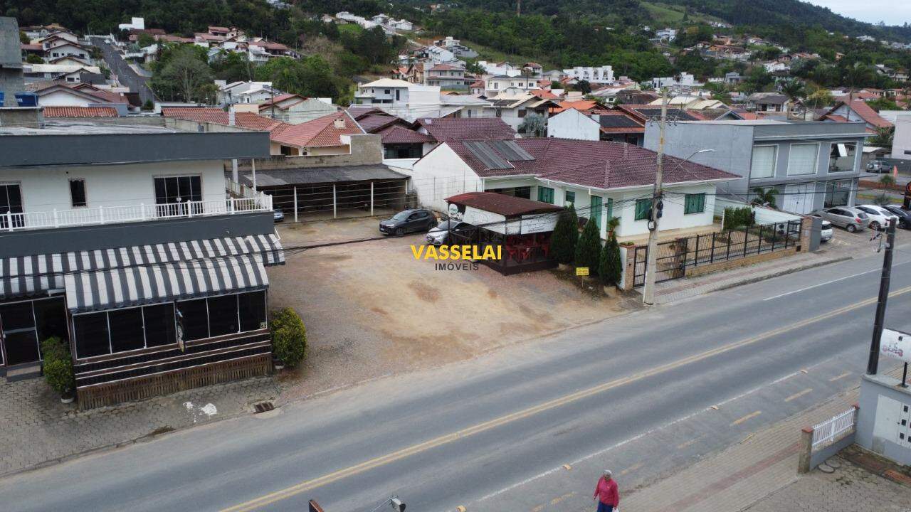Terreno à venda no Fundo Canoas: 