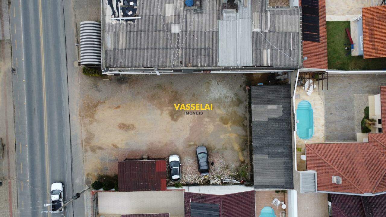 Terreno à venda no Fundo Canoas: 