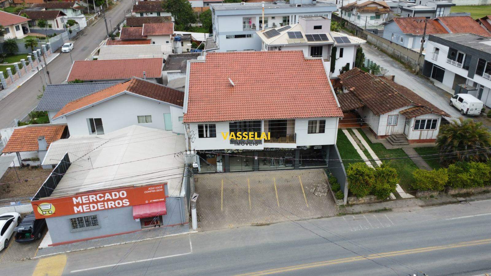 Prédio à venda no Fundo Canoas: 