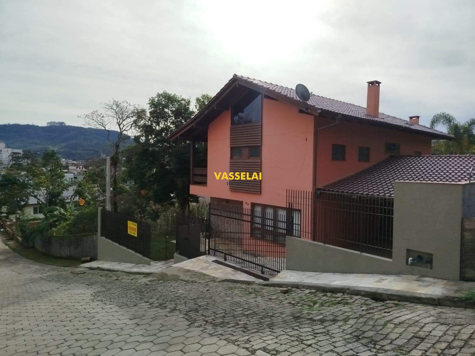 Casa à venda no Eugênio Schneider: 