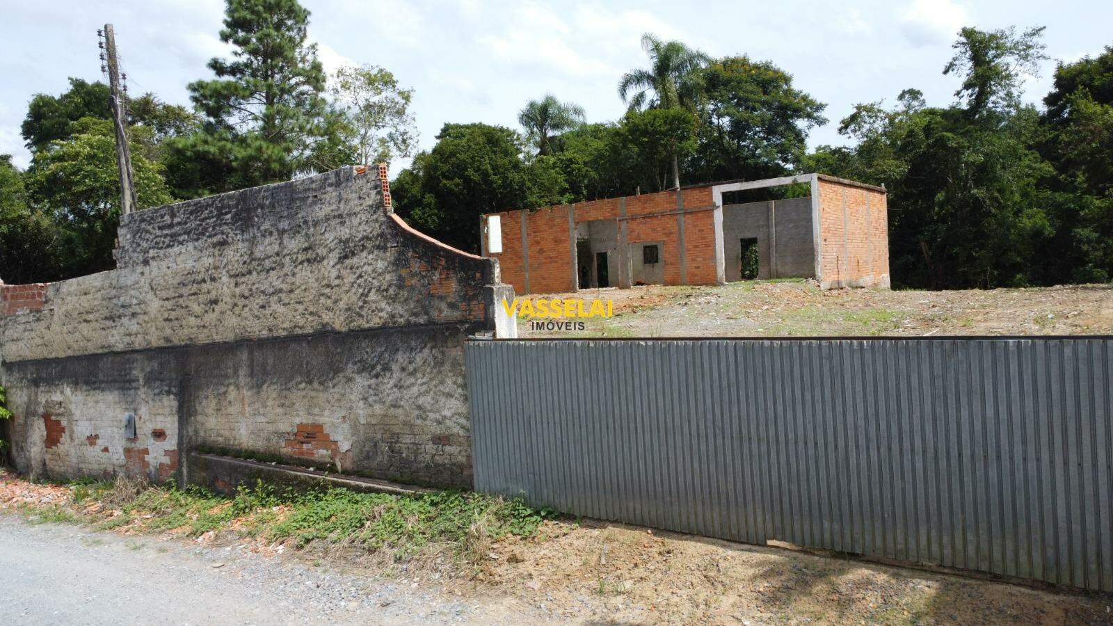 Terreno à venda no Fundo Canoas: