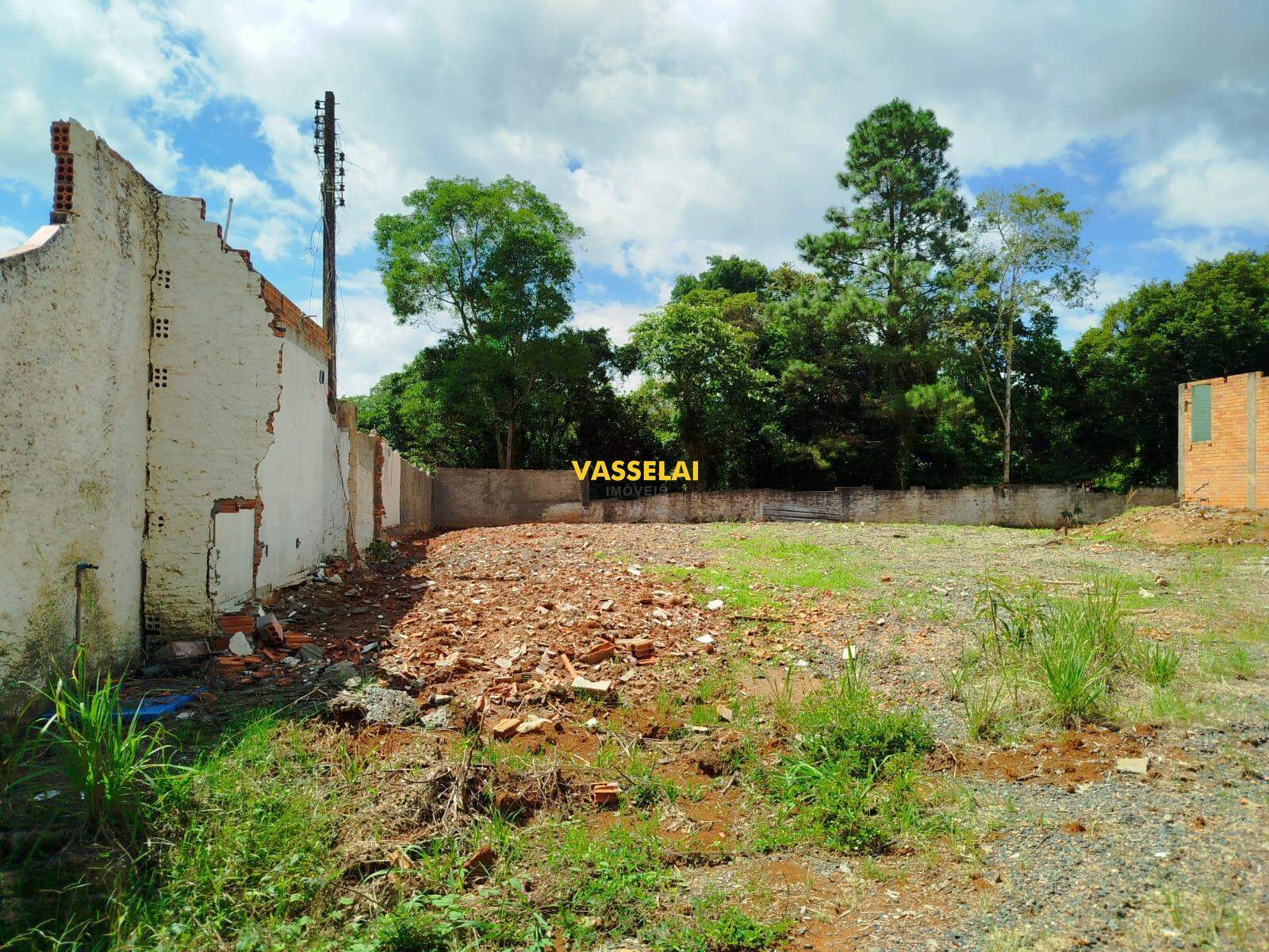 Terreno à venda no Fundo Canoas: