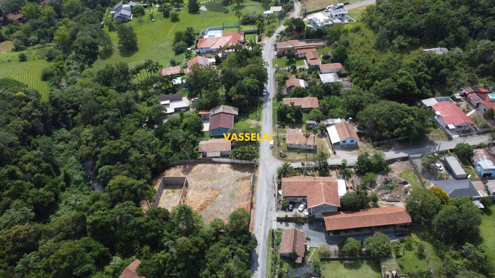 Terreno à venda no Fundo Canoas: