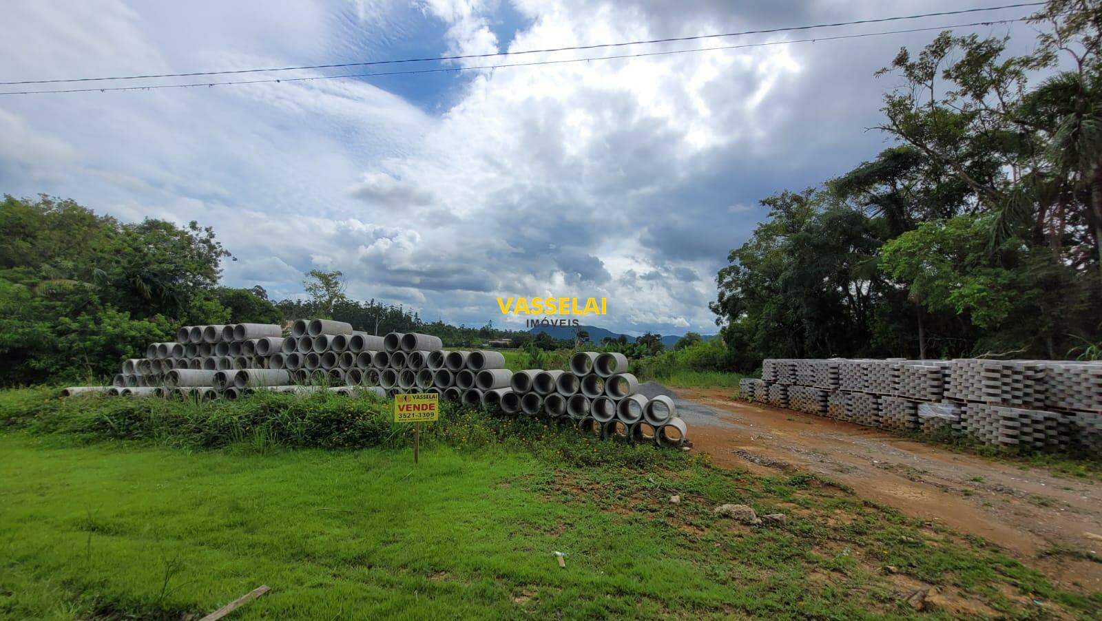 Terreno à venda no Pioneiros: