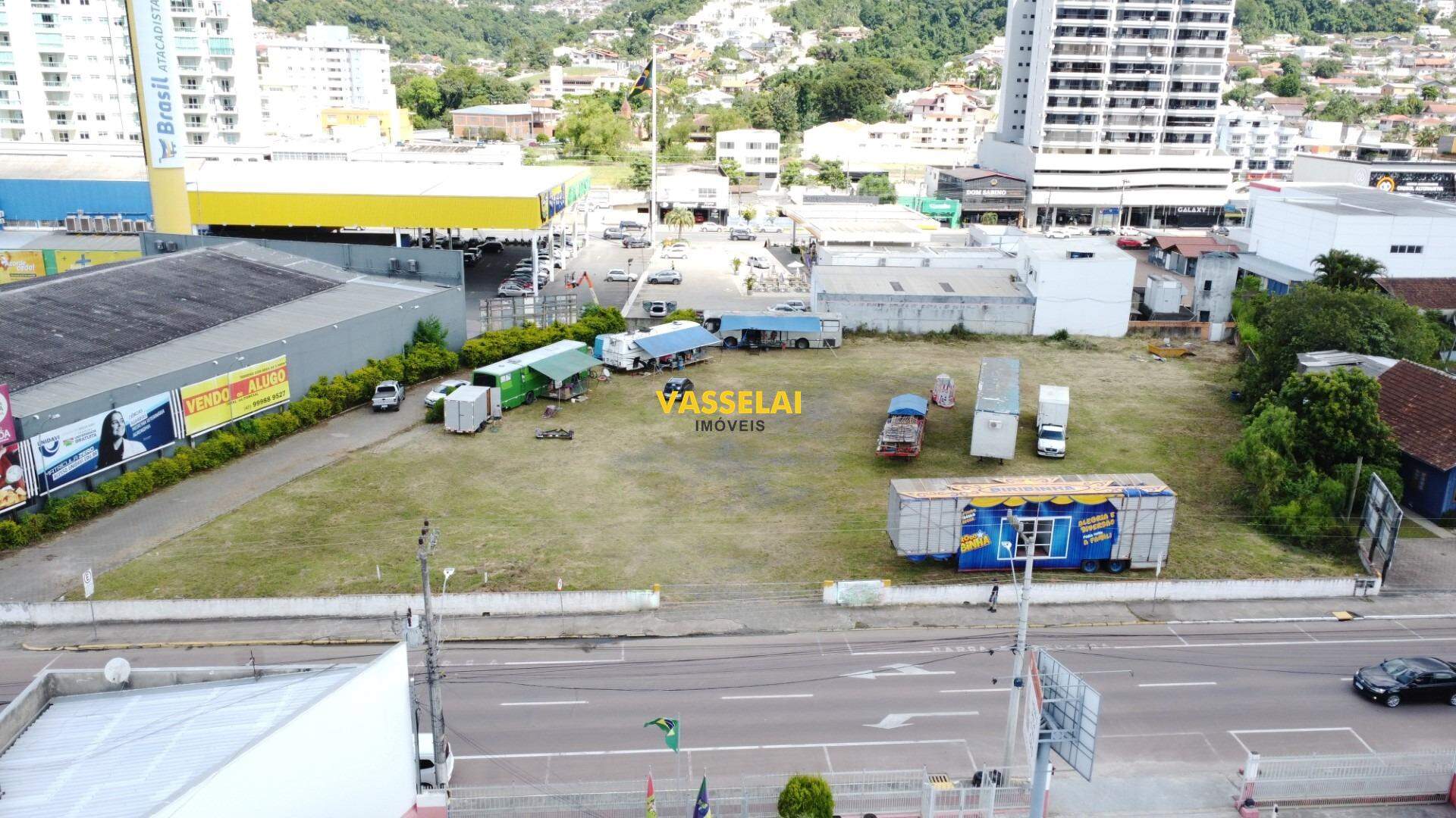 Terreno à venda no Centro: 